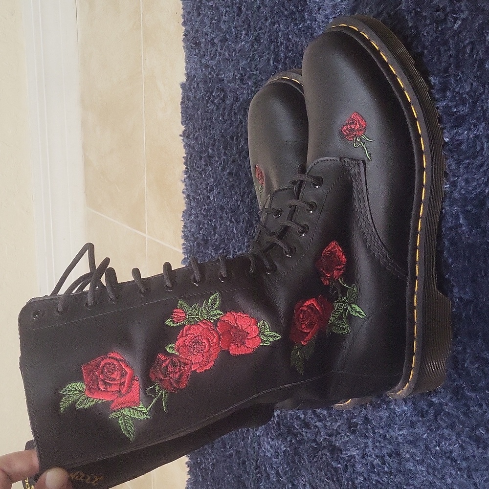 Rose Vonda 14 Eye Docs Boots